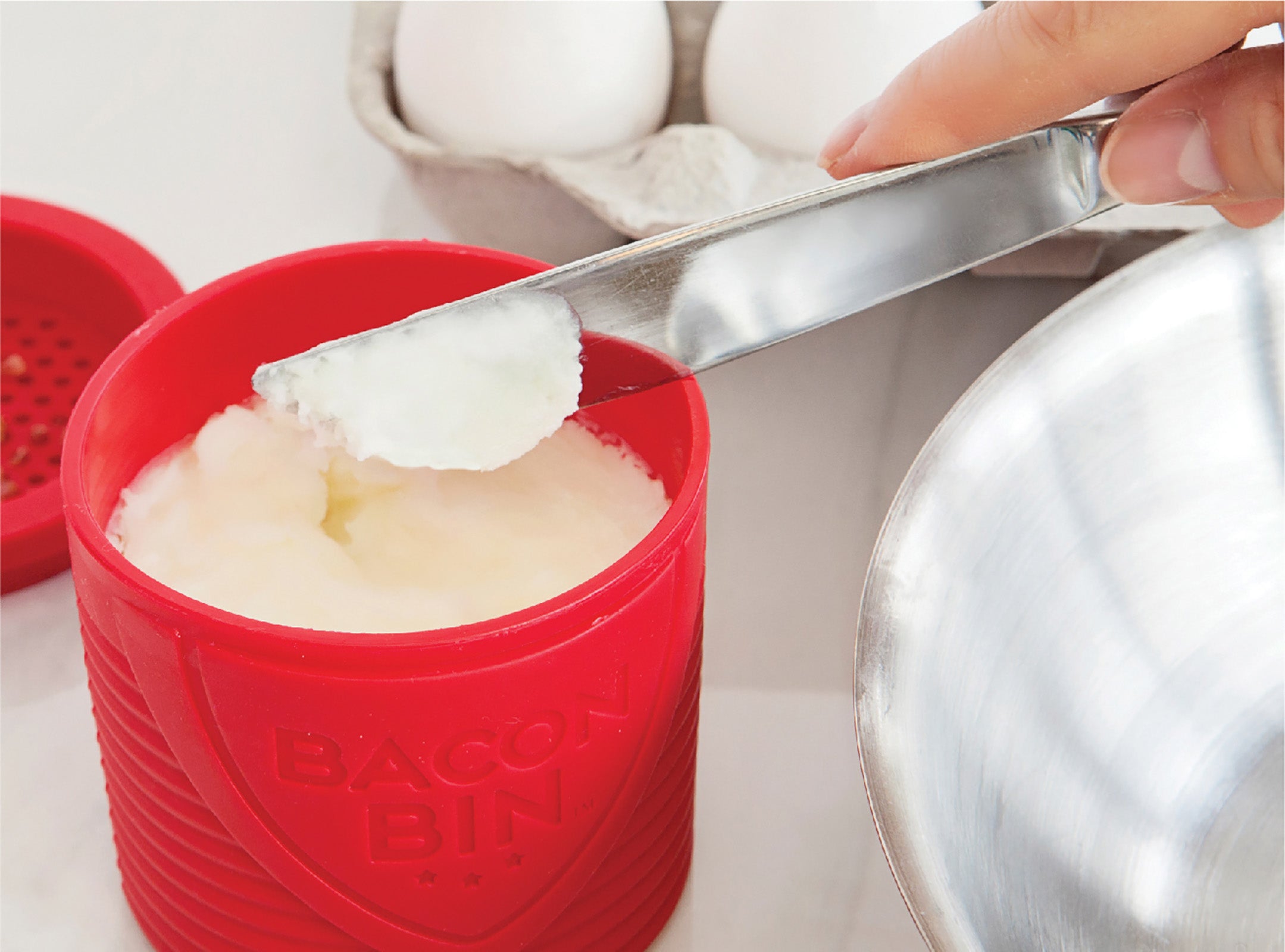 Talisman Designs Bacon Bin Silicone Grease Container with Strainer, 1 cup, Red