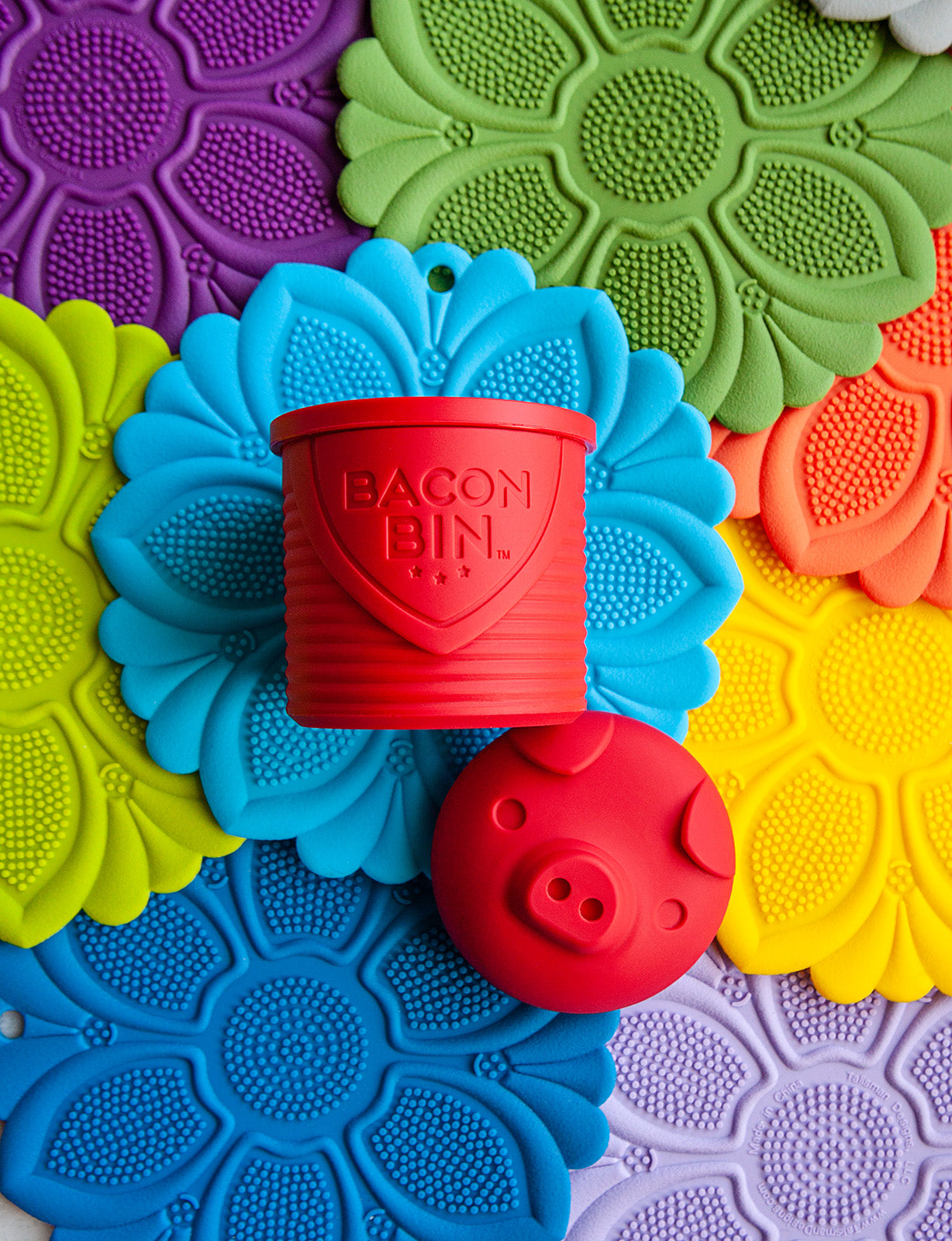 Talisman Designs Bacon Bin Silicone Grease Container with Strainer, 1 cup, Red