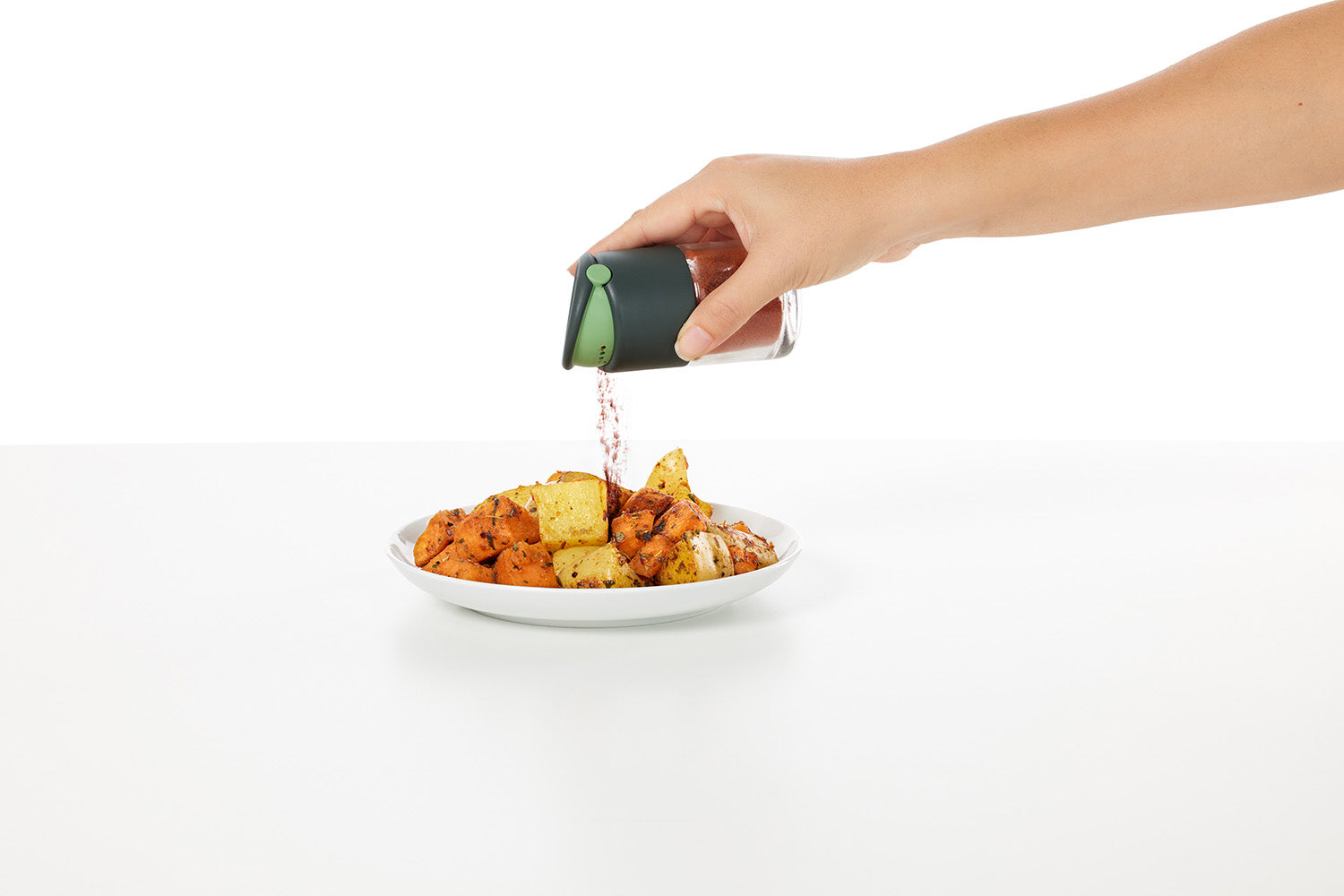 Lekue Spice Shaker with Dual Opening for Large and Small