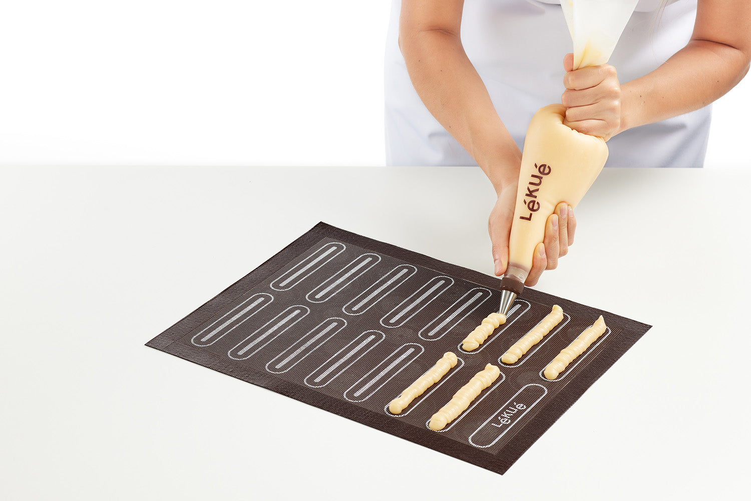 Lekue Reusable Piping Bag Set with 3 Tips, Silicone and Stainless Steel, White