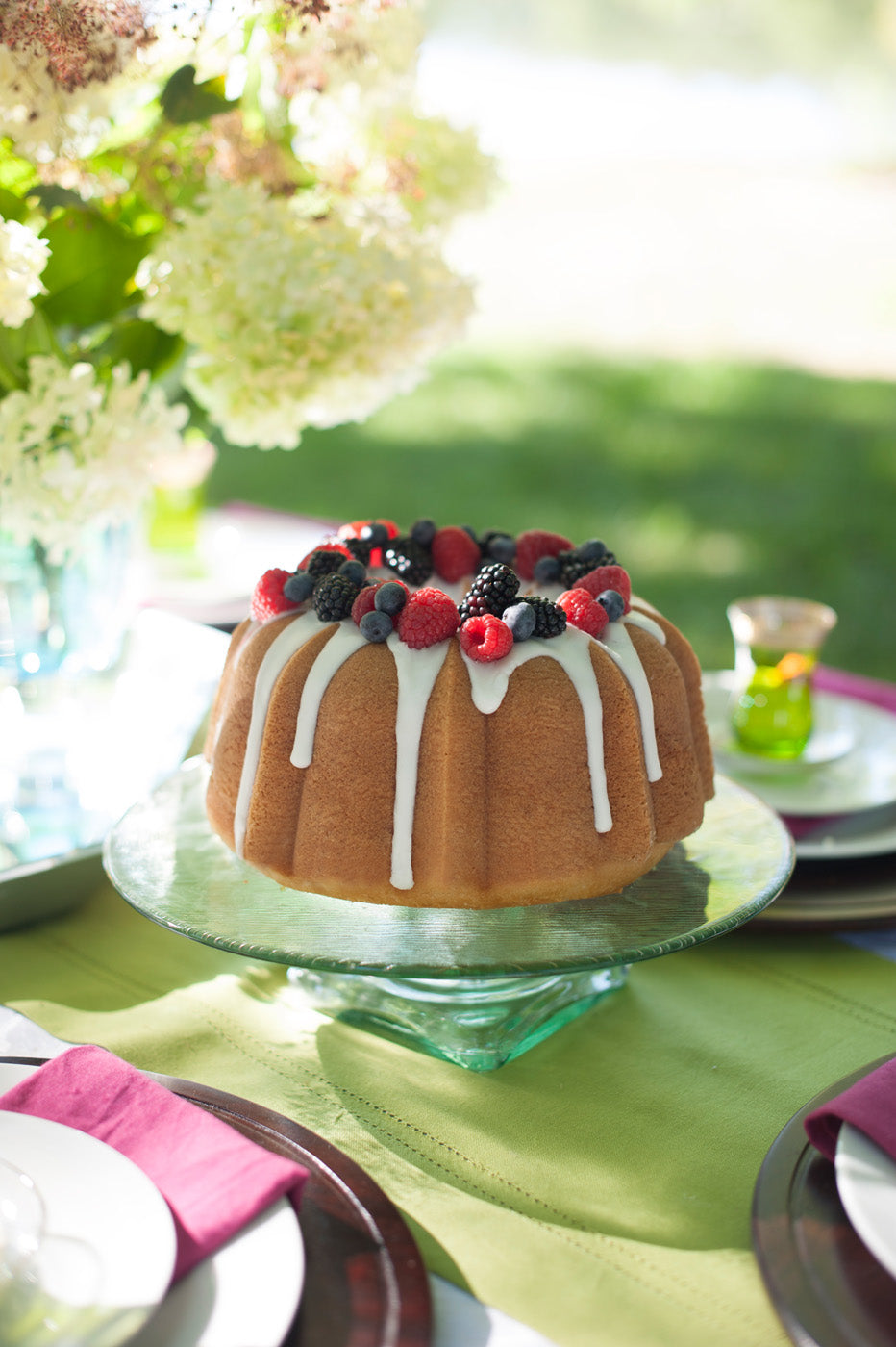 Nordic Ware Cast Aluminum Anniversary Bundt Pan, Gold