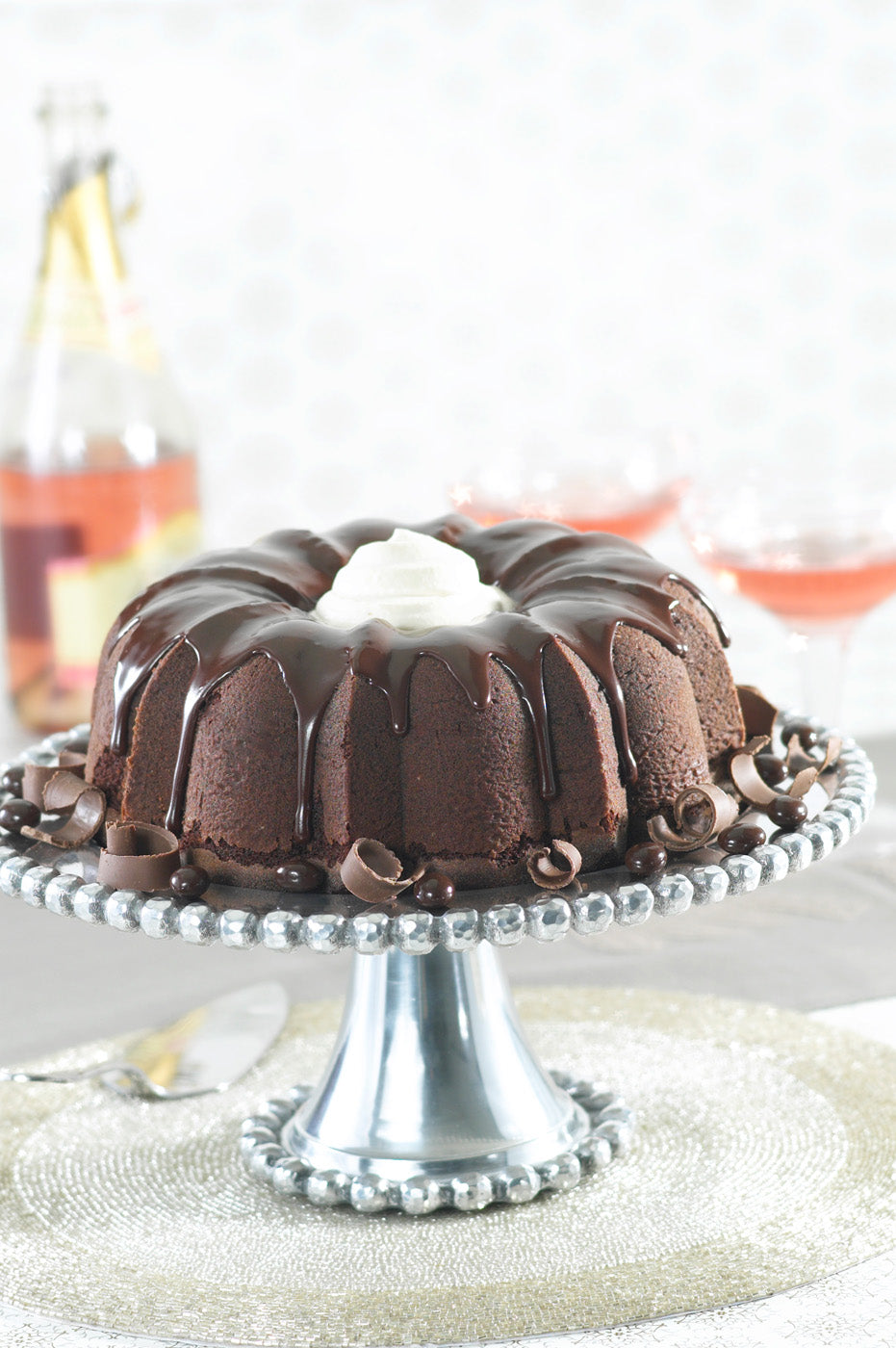 Nordic Ware Cast Aluminum Anniversary Bundt Pan, Gold