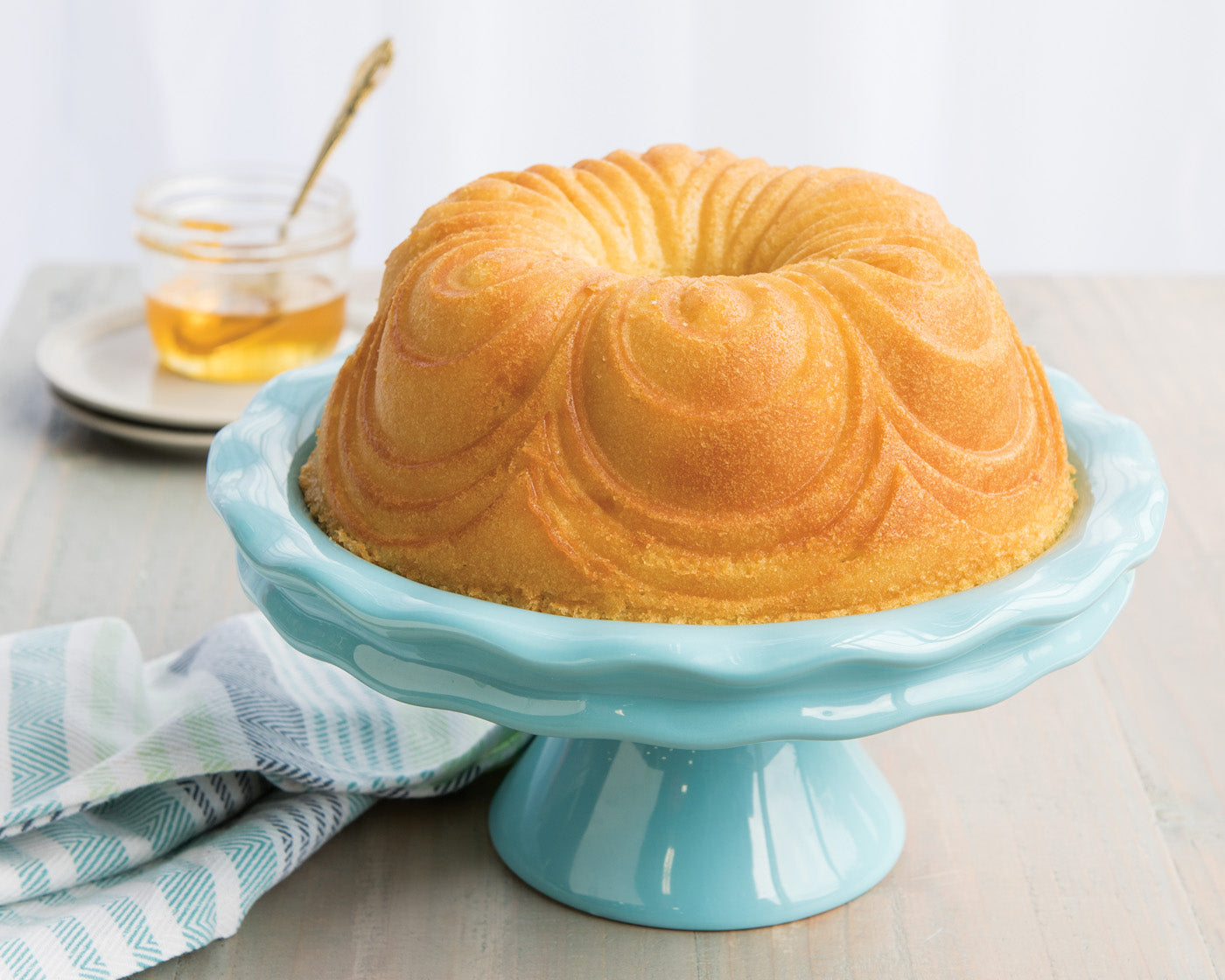 Nordic Ware Cast Aluminum Chiffon Bundt Pan, Gold