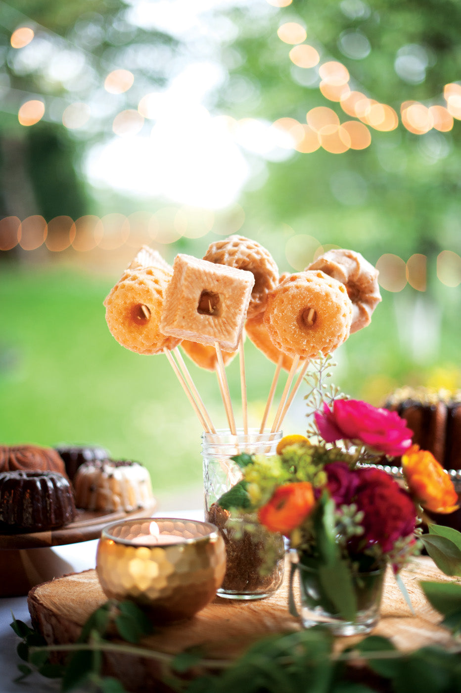 Nordic Ware Cast Aluminum Geo Bundtlette Pan, Gold