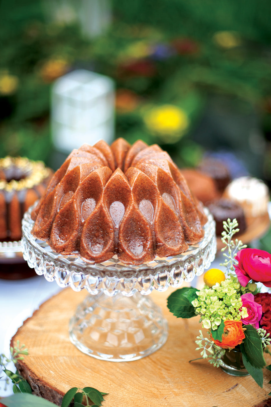 Nordic Ware Cast Aluminum Crown Bundt Pan, Gold